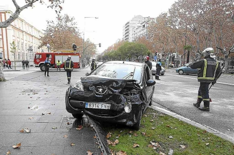 Accidente en una calle de Valladolid el da de Ao Nuevo. | EL MUNDO