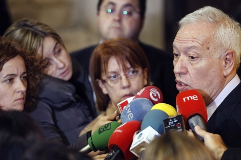 El ministro de Exteriores responde a la prensa en un acto en Valencia. | Efe