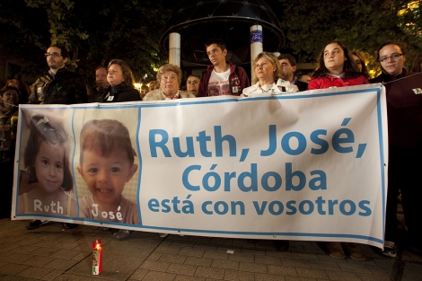 Una de las concentraciones de apoyo a la familia celebradas en Crdoba. | Madero Cubero