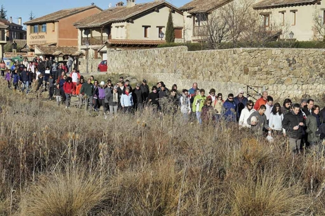 150 vecinos participaron en la marcha de Torrecaballeros contra la violencia de gnero. | Ical