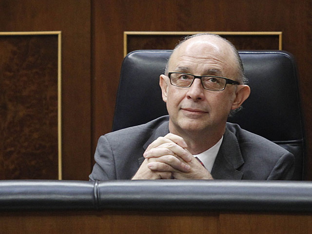 El ministro de Hacienda, Cristbal Montoro, en su asiento en el Congreso. | Jos Aym
