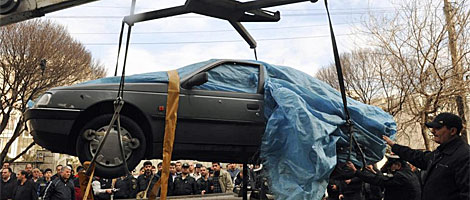 El coche del cientfico asesinado.| Reuters