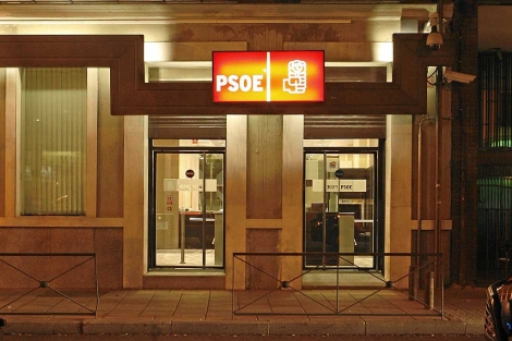 Entrada de la sede del PSOE en la calle Ferraz de Madrid. | A. M. Xoubanova