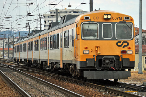Una S-592 de Comboios que cubre el trayecto. | vivireltren