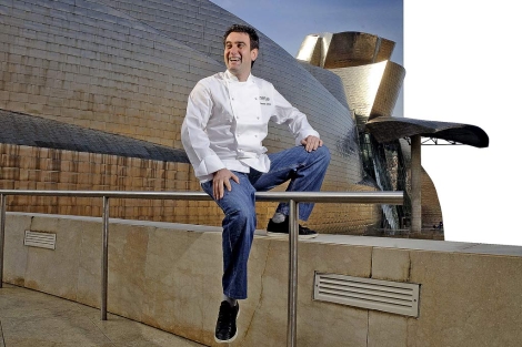 Josean Alija en la terraza de su restaurante bilbaino. | Patxi Corral