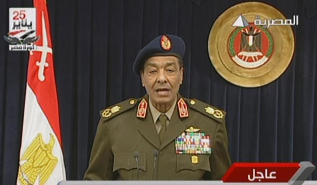 El jefe de la Junta Militar egipcia, Husein Tantaui, durante el anuncio en televisin. | Efe