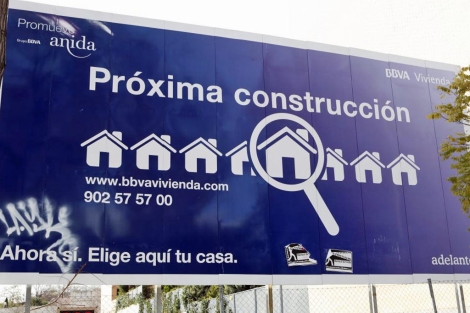 Cartel del BBVA que anuncia una futura construccin residencial en Madrid. | Sergio Enrquez
