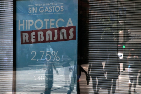 Cartel del un producto de hipotecas de IberCaja. | Antonio Heredia