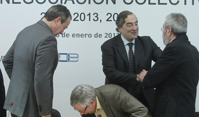 Terciado (Cepyme), Toxo (CCOO), Mndez (UGT) y Rosell (CEOE) durante la firma del acuerdo. | J. Ayma