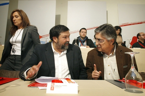 Caamao y Fernndez Moreda, de sectores 'rivales' en el PSOE corus. | Efe