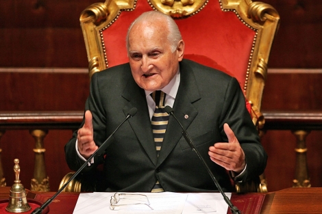 Oscar Luigi Scalfaro, en el Senado en 2006. | Reuters