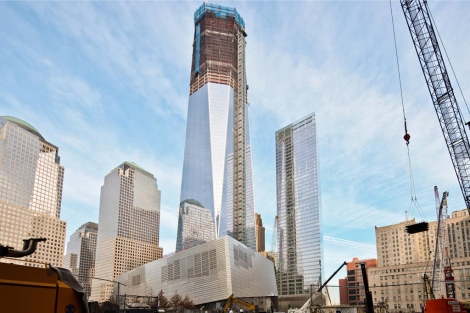 La estructura de acero se eleva hasta los 90 pisos, la cortina de cristal, hasta el 63. | WTC.com