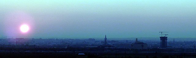 Perspectiva de la ciudad, con la torre Pelli y la Giralda destacando sobre el resto de las construcciones. | Tmbala