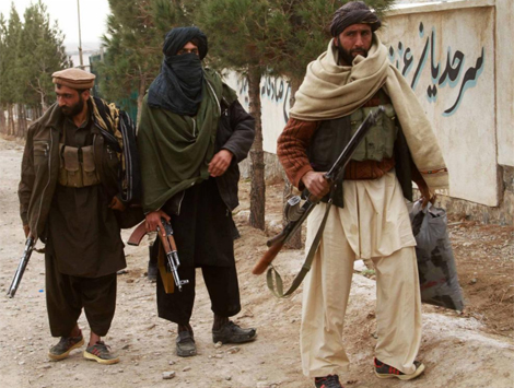 Milicianos talibán en una programa de reconciliación del gobierno. | Reuters