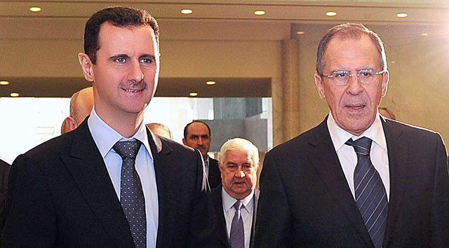 El ministro ruso Lavrov (dcha.) y el presidente Asad, en Damasco. | Afp