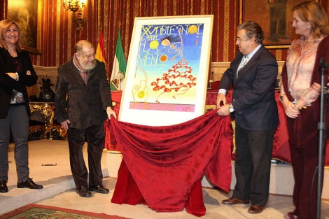 El alcalde, Juan Ignacio Zoido, descubre el cartel junto a Prez Villalta. | C. M.