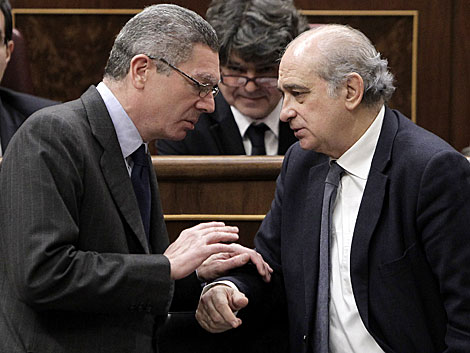 Gallardn conversa con el tambin ministro Jorge Fernndez en el Congreso. | Alberto Di Lolli