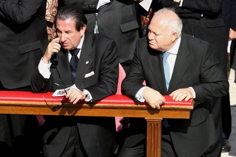 Vázquez (i), en 2007, junto al entonces ministro de Exteriores, Miguel Ángel Moratinos. | STF