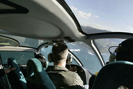 En el helicptero vuelan dos pilotos y un mnimo de 4 pasajeros. | R. Gonzlez