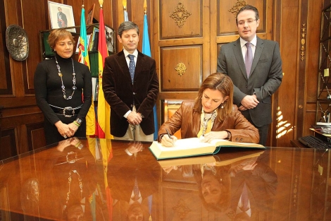 Paula Snchez de Len ha firmado en el libro de honor de Castelln. | Eugenio Torres