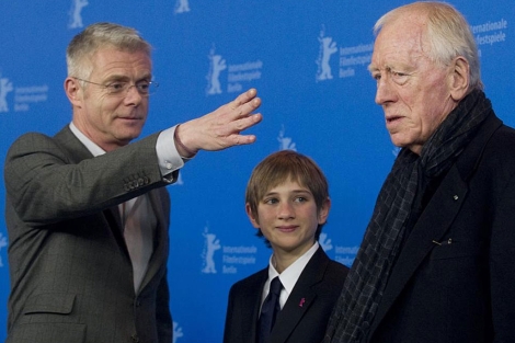 Stephen Daldry, Thomas Horn y Max von Sydow, hoy en Berlín. | AFP