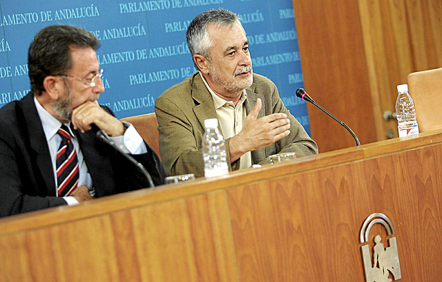 El ex portavoz del PSOE en el Parlamento de Andaluca, Manuel Gracia, con Jos Antonio Grin. | Jess Morn