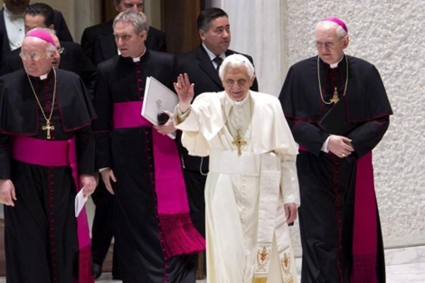 Benedicto XVI a su llegada a una audiencia general en el Vaticano. | Efe