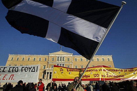 Indignados griegos en la plaza Syntagma. | Efe