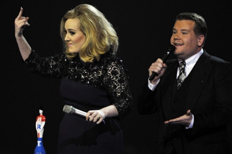 El polmico gesto de Adele. | Reuters