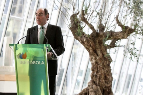 El presidente de Iberdrola, Ignacio Sánchez Galán, pronuncia un discurso durante el acto de apertura de la Torre Iberdola. | Efe