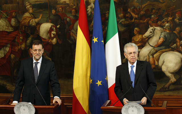 El presidente del Gobierno, Mariano Rajoy, y el primer ministro italiano, Mario Monti. | Reuters