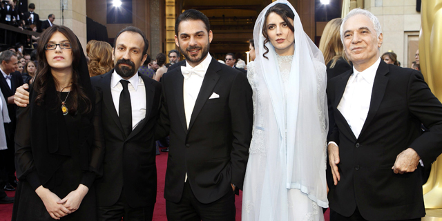 Asghar Farhadi y su equipo, antes de la ceremonia de los Oscar. | Reuters