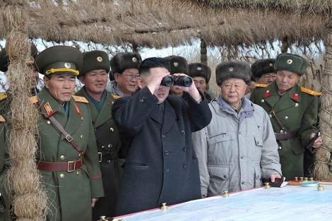 El lder norcoreano, Kim Jong-un, inspecciona dos unidades militares. | Efe