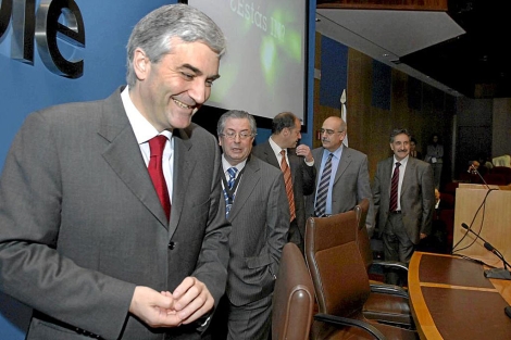 Blanco, cuando era conselleiro, en un acto en Ourense con Mato (3i), en 2008. | Efe