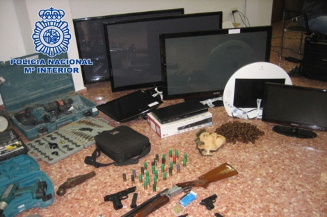 Material intervenido por la Polica a la banda criminal. | E.M.