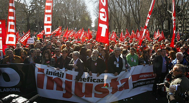 Cabecera de la marcha, con los lderes sindicales de CCOO y UGT. | Efe