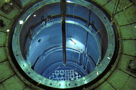 Recarga de la central nuclear de Garoa, la ms antigua de Espaa, inaugurada en 1970. | Nuclenor