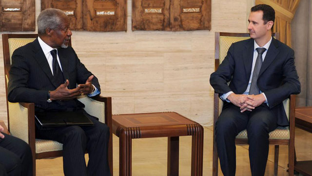 Kofi Annan habla con el presidente sirio, Bashar Asad, en Damasco. | Afp