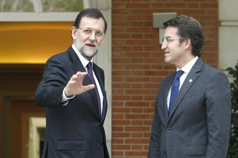 Rajoy recibe a Feijo en las puertas de la Moncloa. | Efe