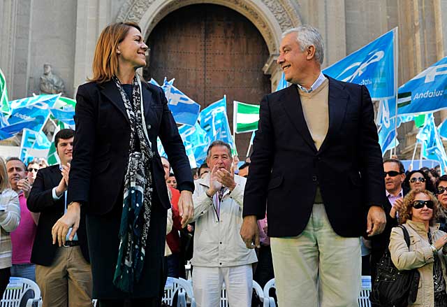 Javier Arenas y Mara Dolores de Cospedal, este sbado, en Granada. | Jess G. Hinchado
