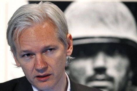 El fundador de Wikileaks, durante una rueda de prensa en Londres.
