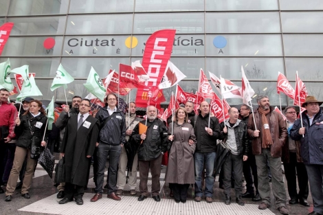 Algunos de los 19 sindicalistas juzgados junto a varios compañeros. | Efe