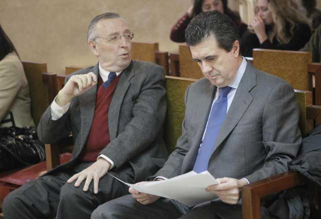 Antonio Alemany y Jaume Matas en el banquillo durante la celebracin del juicio en Palma. | Pep Vicens
