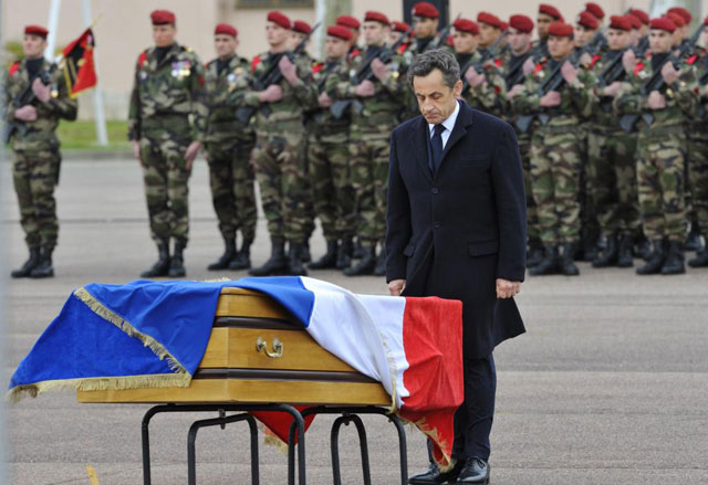 El presidente de Francia, Nicolas Sarkozy, durante el funeral de los tres militares en la localidad de Montauban. | Afp