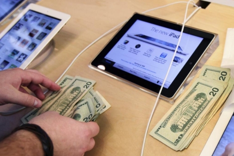 Salida a la venta del nuevo iPad. | Reuters