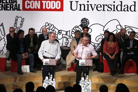 Los secretarios generales de UGT y CCOO, Cndido Mndez e Ignacio Fernndez Toxo, en el acto. | Efe