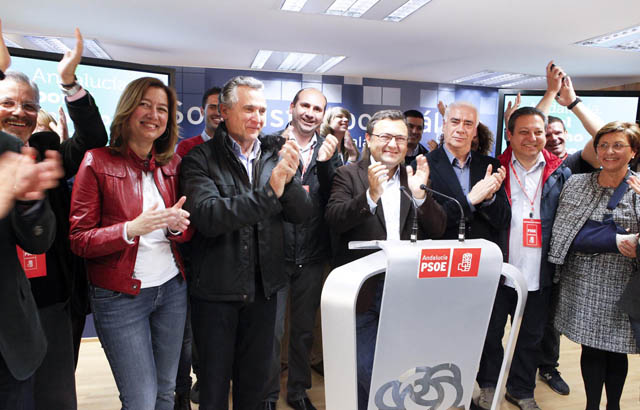 Los socialistas celebran los resultados obtenidos en las elecciones. | J. Domnguez