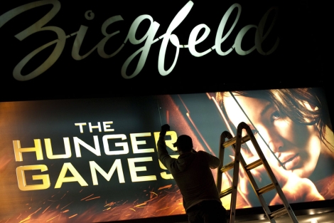 El cartel de 'Hunger games', en un cine de Nueva York. | AFP