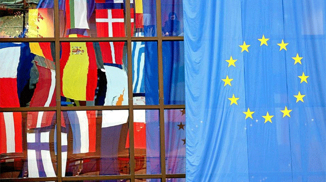 La bandera europea, junto a la de varios Estados miembros. | Efe