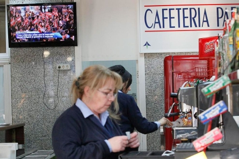 Trabajadoras de la cafetera del prking del aeropuerto | Cati Cladera